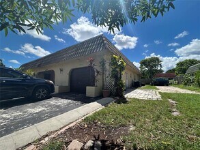 7007 NW 79th Ave in Tamarac, FL - Building Photo - Building Photo