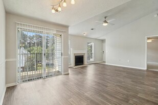 Varia at Oakcrest in Columbia, SC - Building Photo