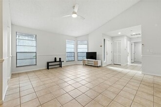 4404 Oak Harbor Dr in Tampa, FL - Foto de edificio - Building Photo