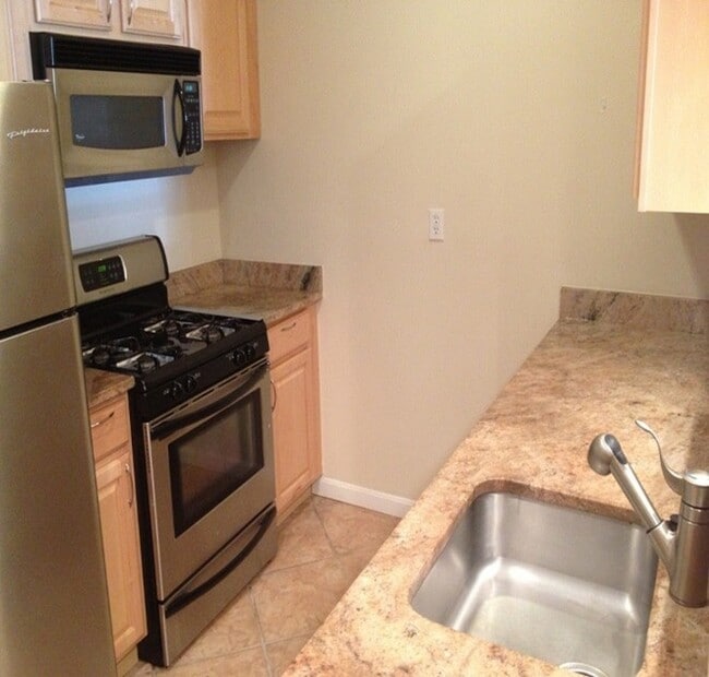 317 16th Street SE in Washington, DC - Foto de edificio - Building Photo