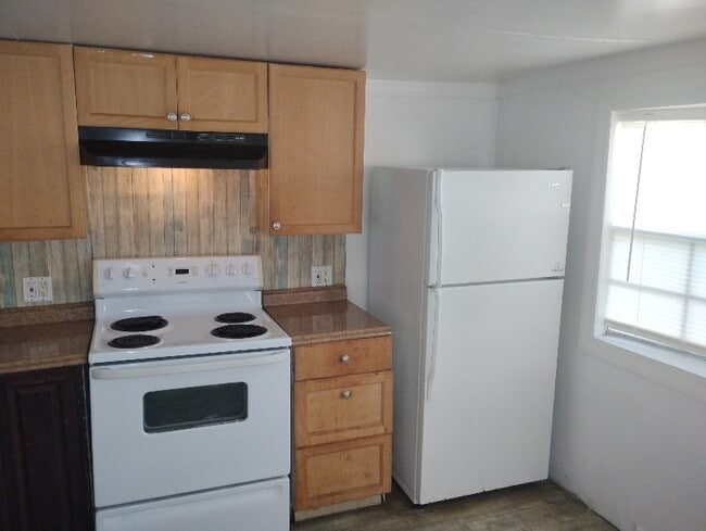 1017 June Terrace in Daytona Beach, FL - Foto de edificio - Building Photo