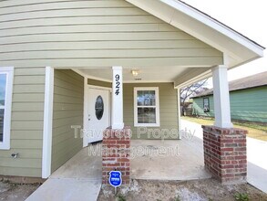 924 E Annie St in Fort Worth, TX - Building Photo - Building Photo