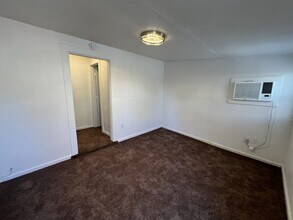1044 Los Robles Blvd in Sacramento, CA - Building Photo - Building Photo