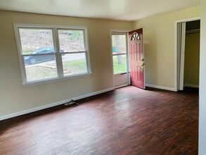 2284 McKees Rocks Rd in Mckees Rocks, PA - Building Photo - Building Photo