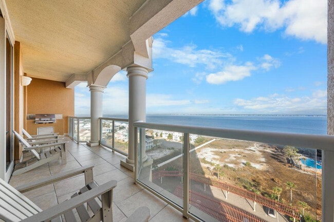 5 Portofino Dr in Pensacola Beach, FL - Foto de edificio - Building Photo