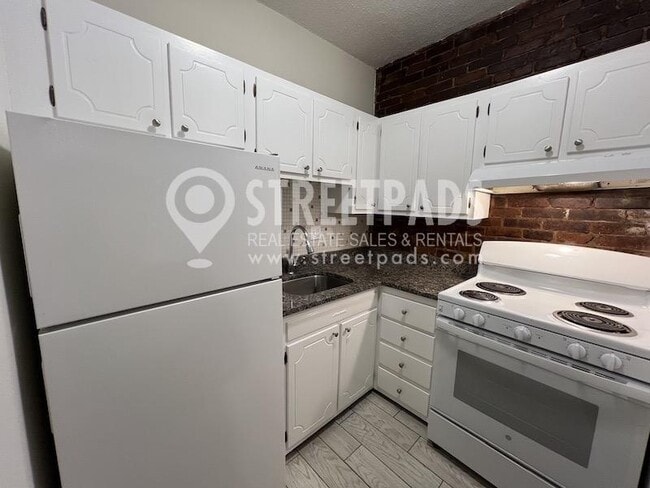 54 S Huntington Ave in Boston, MA - Building Photo - Building Photo