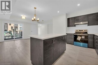 10 URBANE Blvd in Kitchener, ON - Building Photo - Building Photo