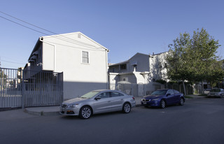 13204 Riverside Dr in Sherman Oaks, CA - Building Photo - Building Photo