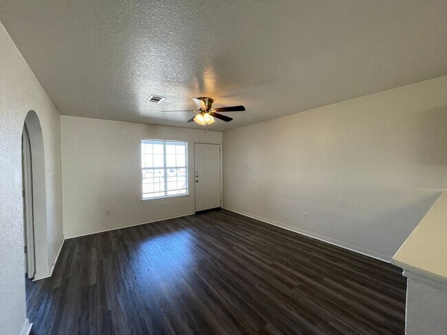 1606 Dugger Cir in Killeen, TX - Foto de edificio - Building Photo