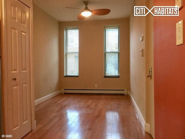 5-13 50th Ave-Unit -1L in Queens, NY - Building Photo - Building Photo