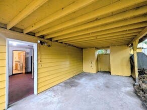 17253 44th Ave NE in Lake Forest Park, WA - Building Photo - Building Photo