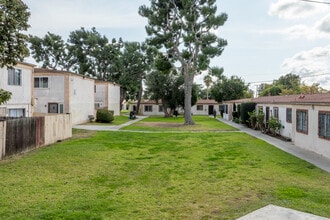 Bishop Manor in Santa Ana, CA - Building Photo - Building Photo