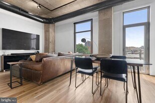 113 N Bread St in Philadelphia, PA - Building Photo