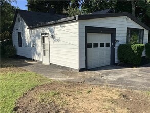 476 Lakeview Terrace in Webster, NY - Foto de edificio - Building Photo