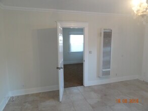 621 W Queen St in Inglewood, CA - Building Photo - Building Photo