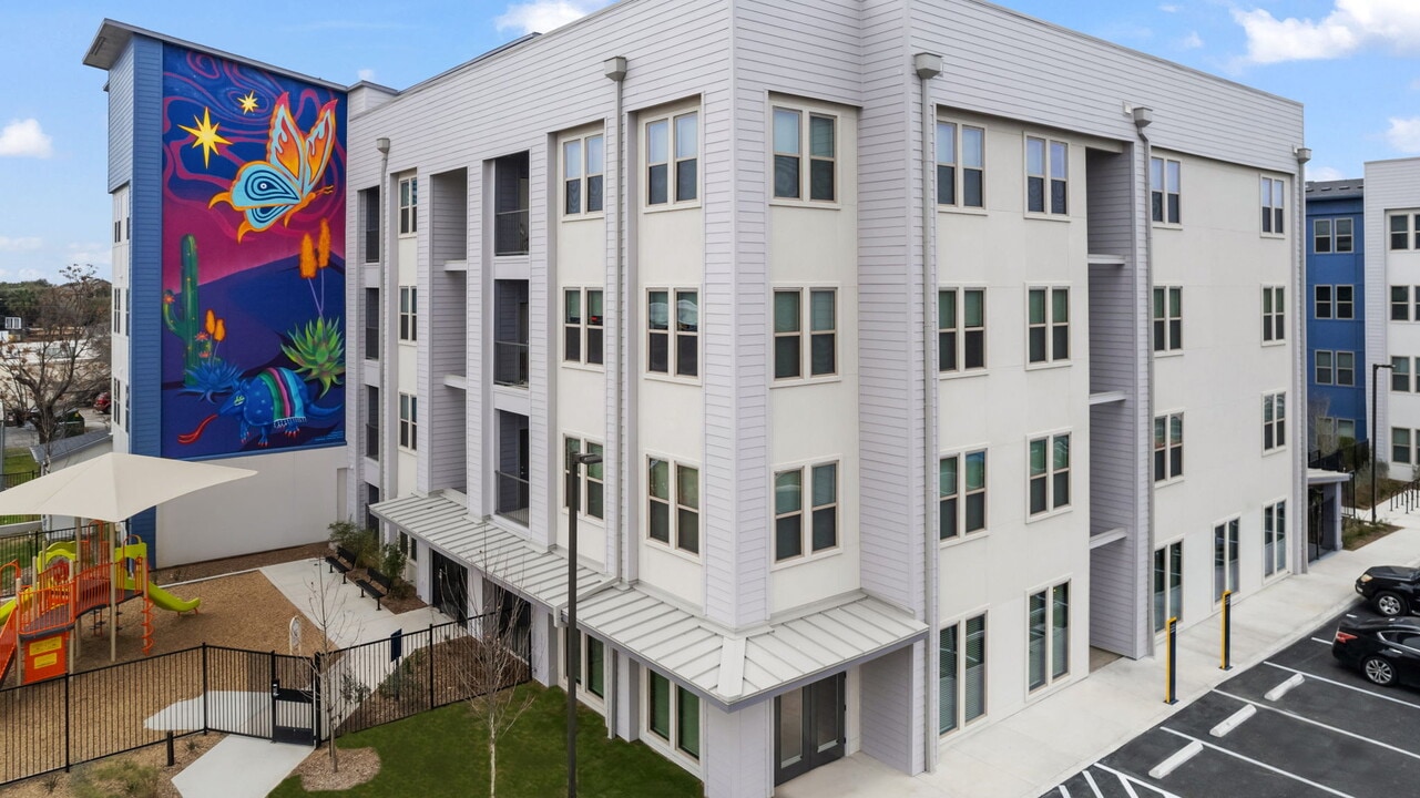 Nova Lofts in San Antonio, TX - Foto de edificio