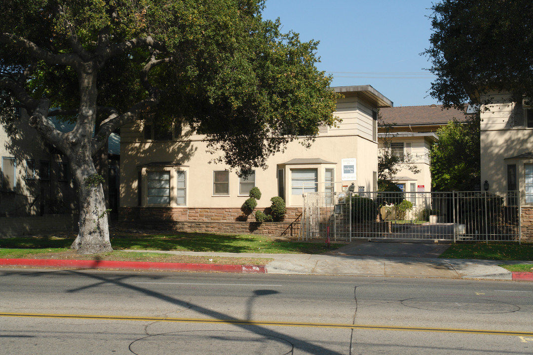 116 N Verdugo Rd in Glendale, CA - Foto de edificio