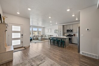 1104 Early Lgt Wy in Bluffdale, UT - Building Photo - Building Photo