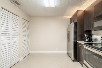 10111 W Sunrise Blvd in Plantation, FL - Building Photo - Building Photo