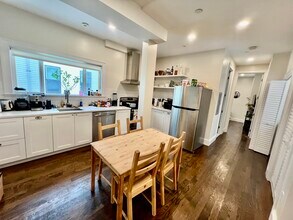 35 Foster St, Unit 1 in Boston, MA - Building Photo - Building Photo