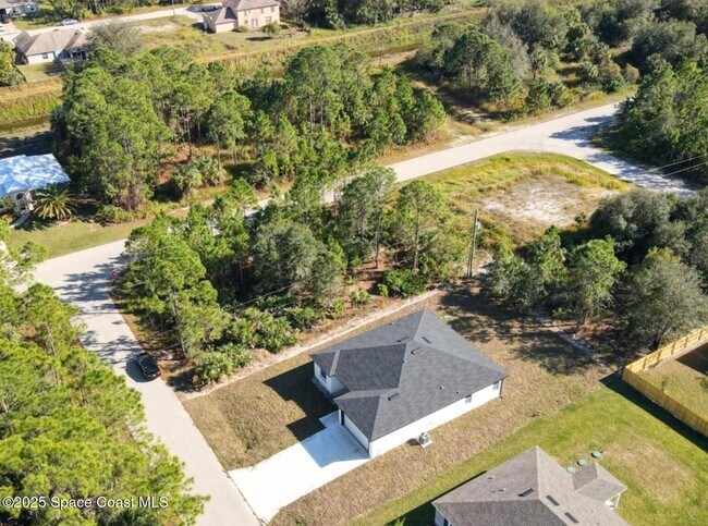 410 Flat River St SW in Palm Bay, FL - Building Photo - Building Photo