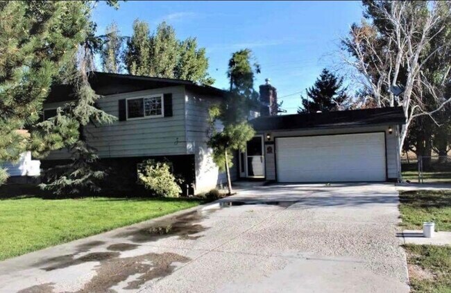 620 Fletcher Dr in Nampa, ID - Building Photo - Building Photo