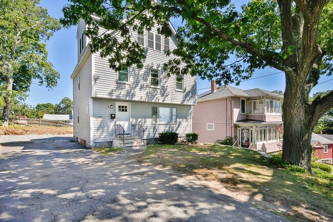 77 Rock Glen Cir in Medford, MA - Building Photo - Building Photo