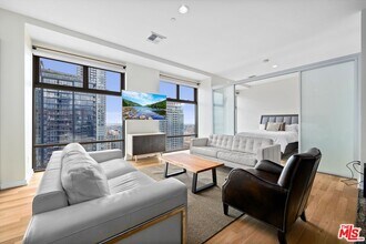 801S S Grand Ave in Los Angeles, CA - Building Photo - Building Photo