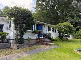 5 Appaloosa Ave in Pelham, NH - Building Photo
