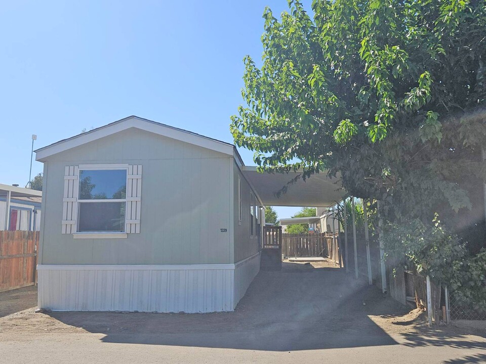 1339 Elizabeth St in Coalinga, CA - Building Photo