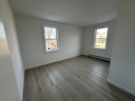 26 Taff Ave, Unit 1L in Stamford, CT - Building Photo
