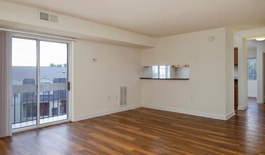 Foxchase Apartments in Alexandria, VA - Building Photo - Building Photo