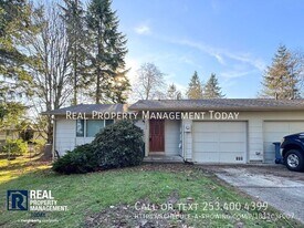 4502 76th Ave W in University Place, WA - Building Photo