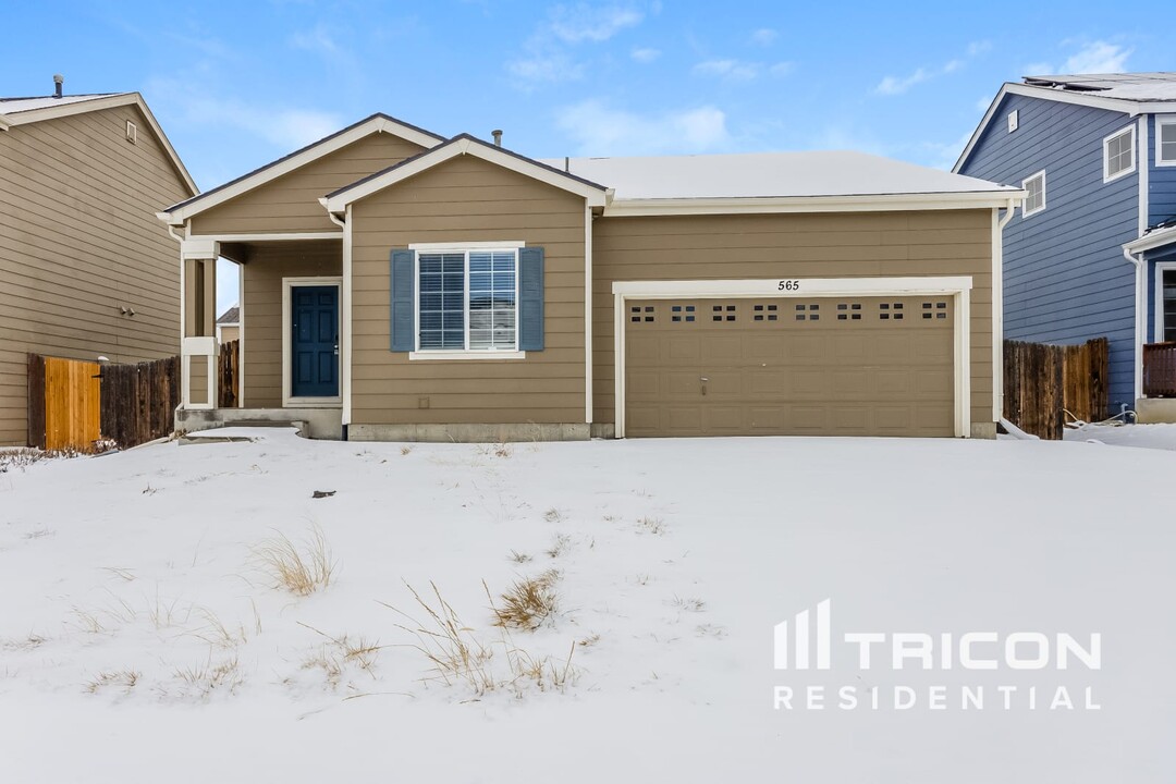 565 Winebrook Way in Fountain, CO - Building Photo