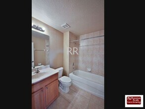 3910 Santa Barbara Blvd in Cape Coral, FL - Foto de edificio - Building Photo