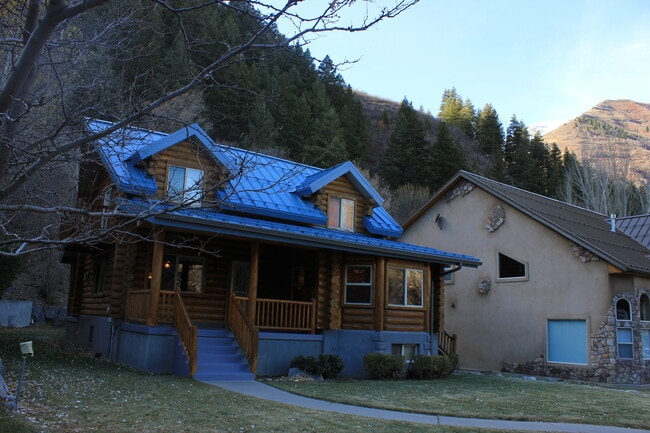 6747 Fairfax Dr in Provo, UT - Foto de edificio - Building Photo