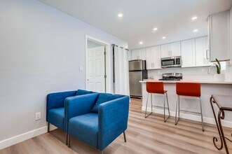 6504 W 84th Pl in Los Angeles, CA - Building Photo - Building Photo