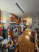 12 Mead St, Unit 1 in Boston, MA - Foto de edificio - Building Photo