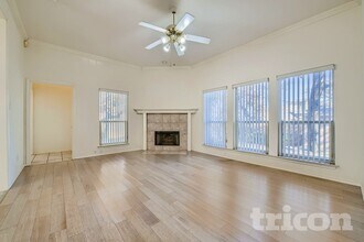 5933 Sagebrush Trail in Arlington, TX - Foto de edificio - Building Photo