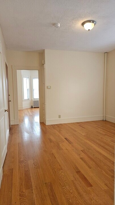 12 Stearns St in Waltham, MA - Building Photo