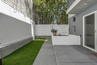 6611 Leland Way, Unit 6615.5 in Los Angeles, CA - Foto de edificio - Building Photo