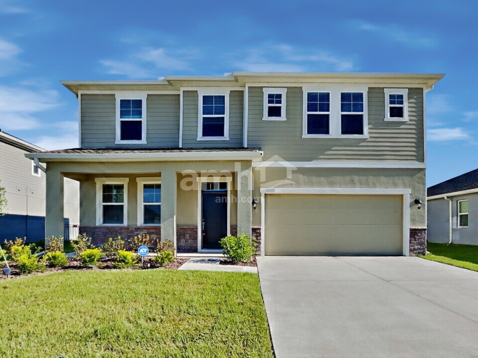33923 Night Lily Dr in Zephyrhills, FL - Building Photo