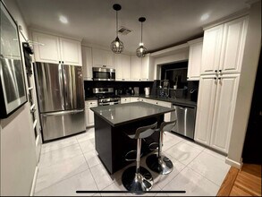 404 S Beachwood Dr in Burbank, CA - Building Photo - Building Photo