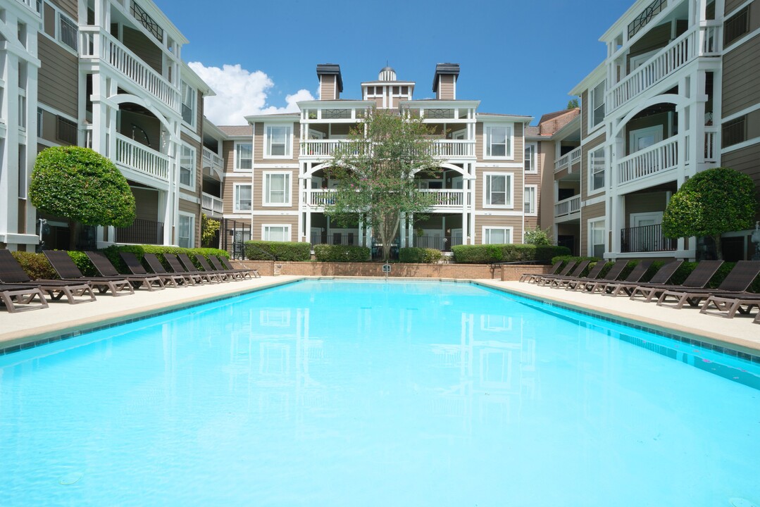 Charleston Court in Sandy Springs, GA - Building Photo