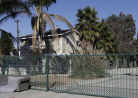 Avocado Villas in Costa Mesa, CA - Foto de edificio - Building Photo