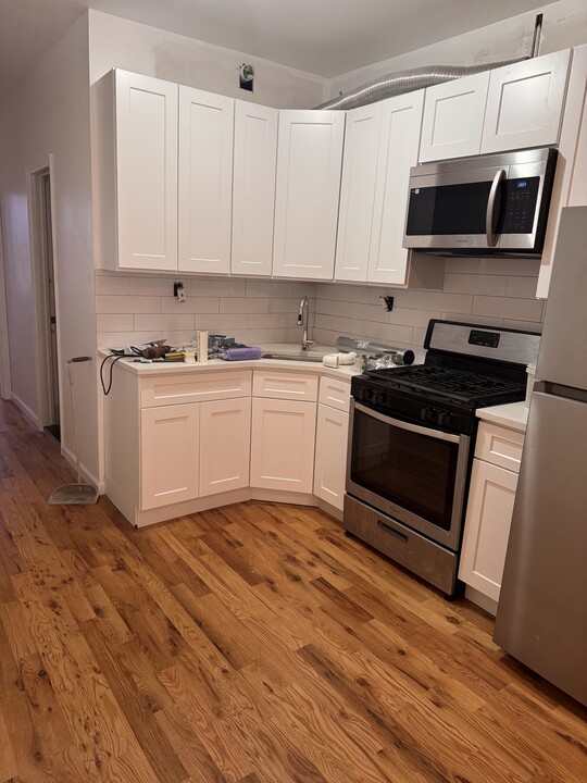 686 Woodward Ave, Unit 1floor right in Ridgewood, NY - Foto de edificio