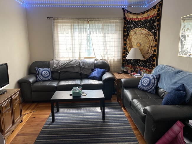 property at 7 Walnut St