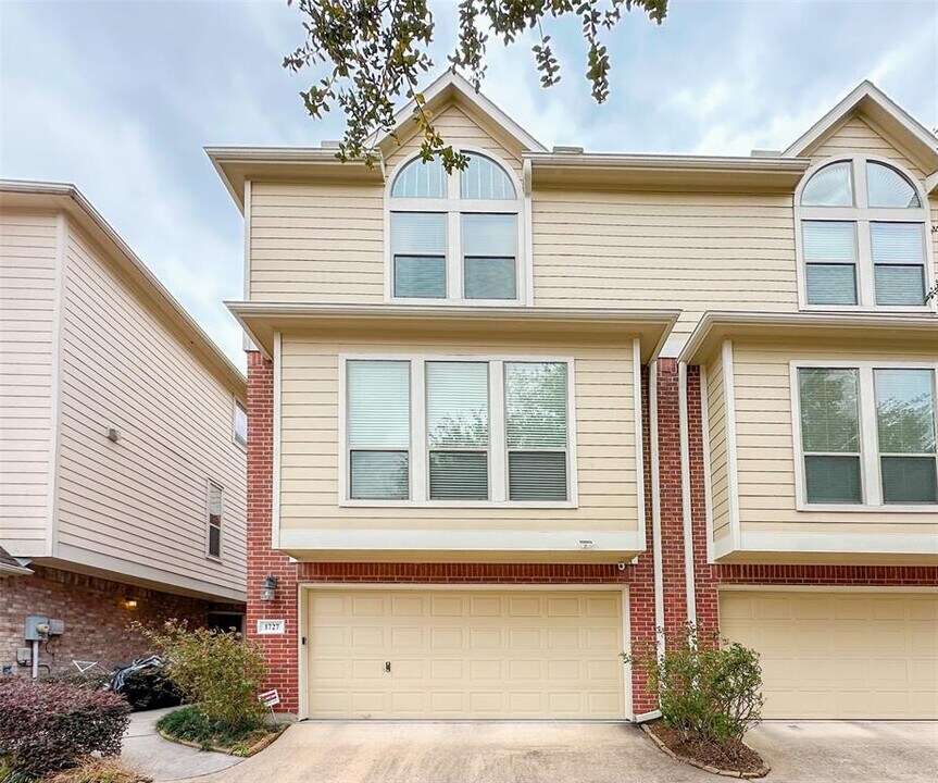 1727 Stacy Crest in Houston, TX - Building Photo