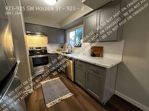 923-925 SW Holden St in Seattle, WA - Building Photo - Building Photo