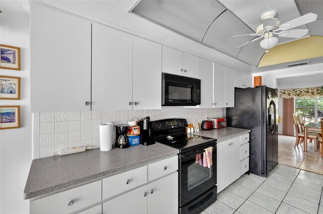 2824 Summervale Dr in Holiday, FL - Building Photo - Building Photo